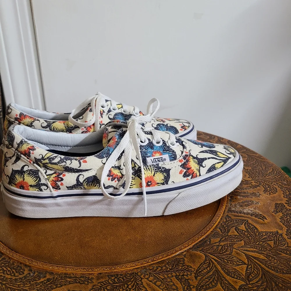 Van's Floral Lace Up Size 5.5 - Picture 2 of 10